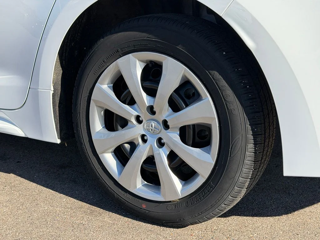 Used 2025 White Toyota LE image 19