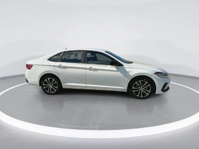 Used 2025 White Volkswagen 1.5T Sport image 9
