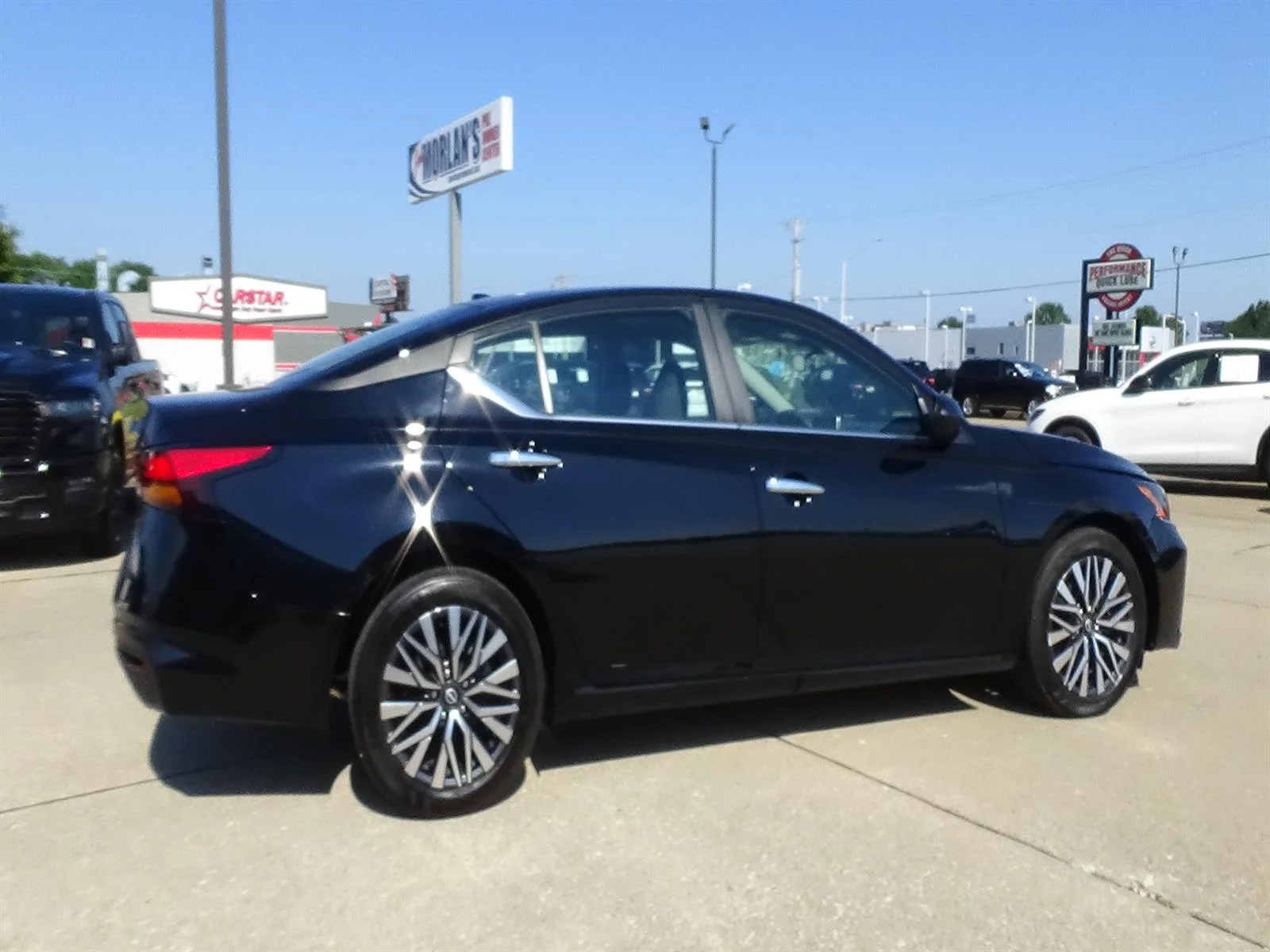 Used 2025 Super Black (kh3) Nissan 2.5 SV image 5