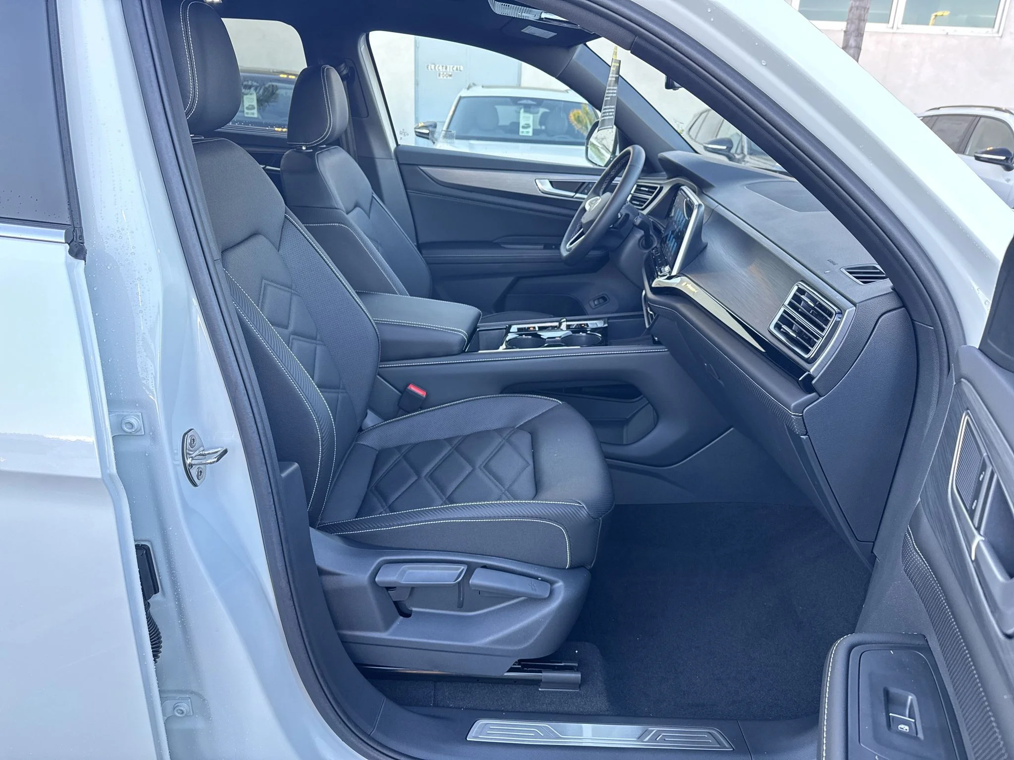 New 2026 Opal White Pearl Volkswagen 2.0T SE w/Technology image 19