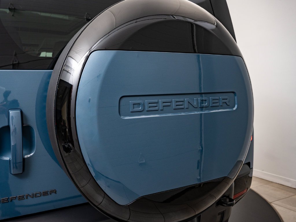 New 2026 Tasman Blue Land Rover X-Dynamic SE image 18