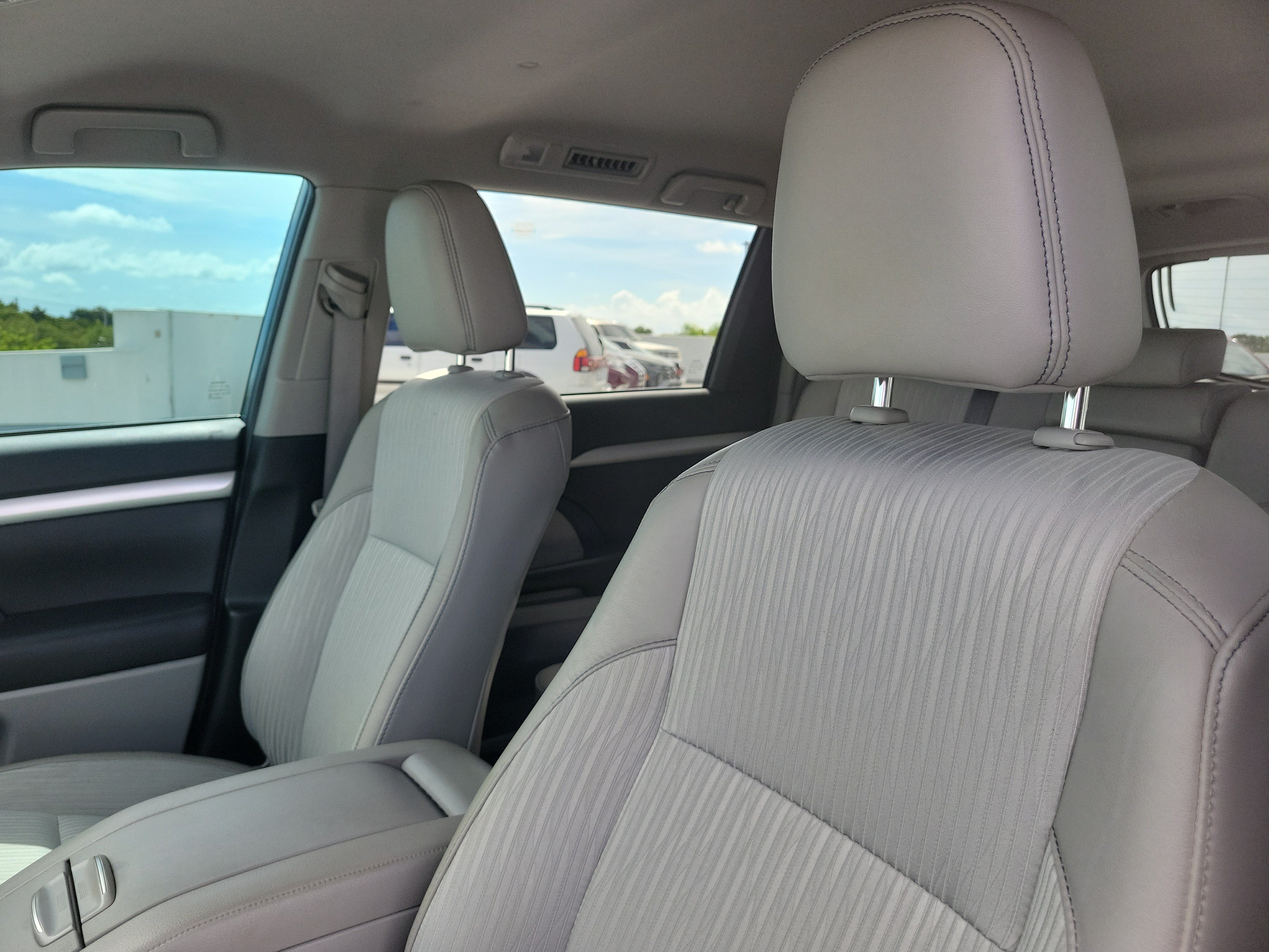 Used 2019 Shoreline Mist Toyota LE Plus image 22