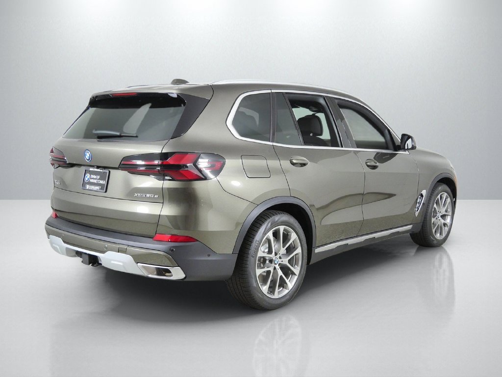 New 2026 Manhattan Green Metallic BMW xDrive50e image 9