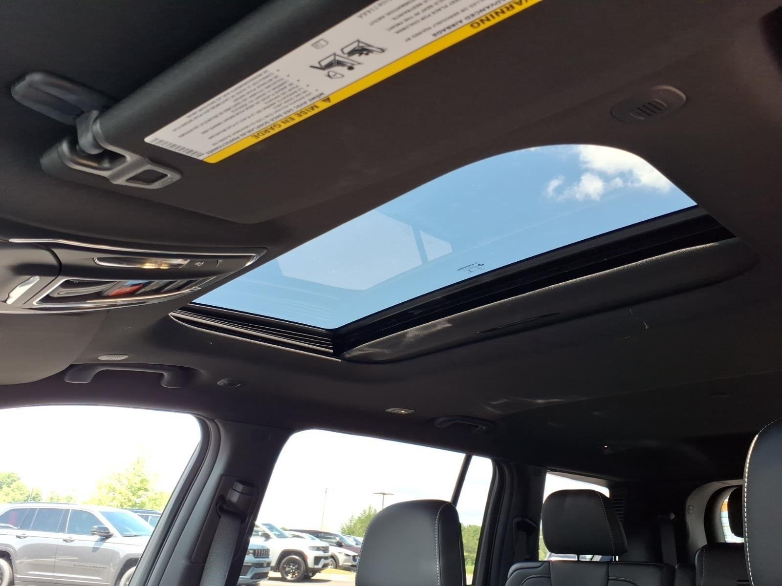 New 2026 Baltic Gray Metallic Clear-Coat Exterior Paint Jeep Laredo Altitude image 6