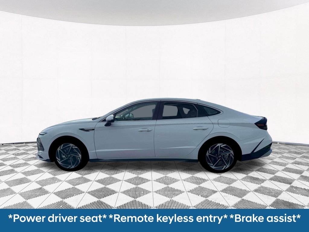 New 2026 White Hyundai SEL Sport image 4