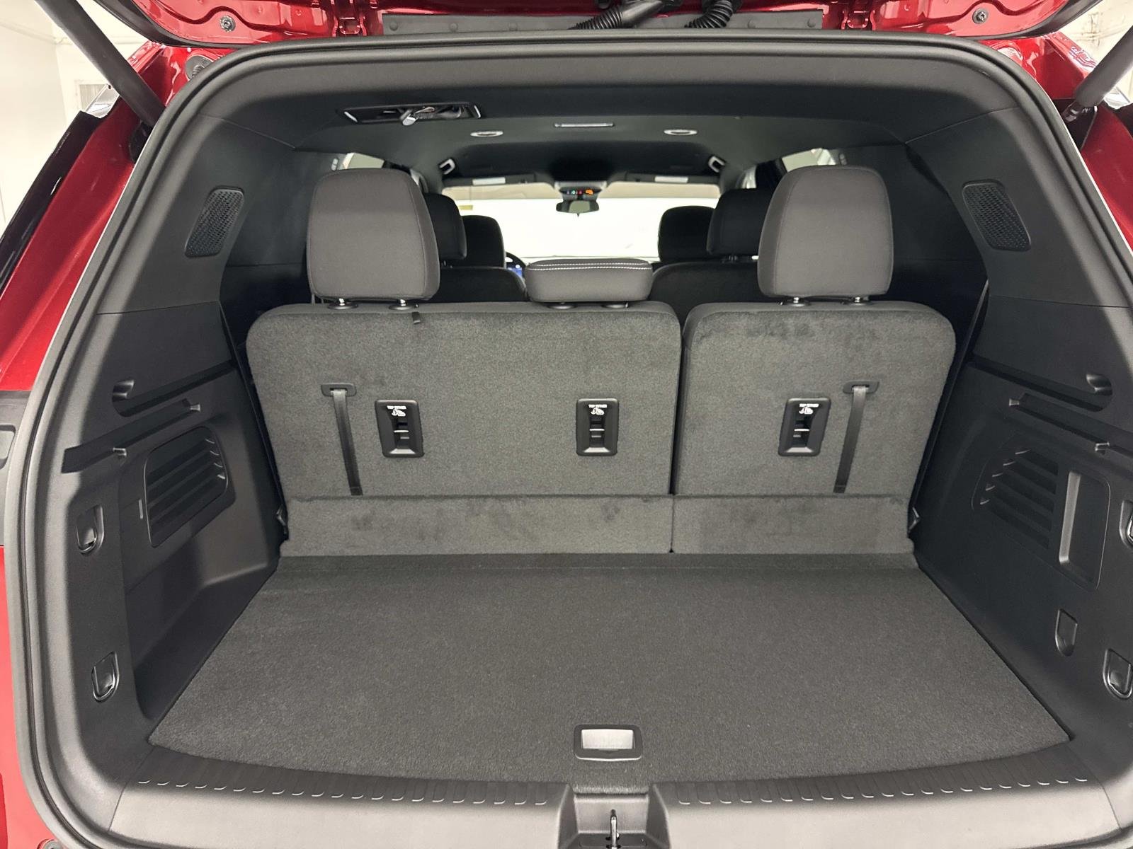 2027 Chevrolet Traverse LT - Photo 10