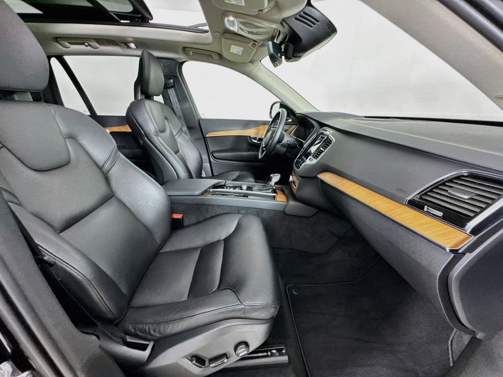 Used 2021 Onyx Black Metallic Volvo T6 Momentum image 38