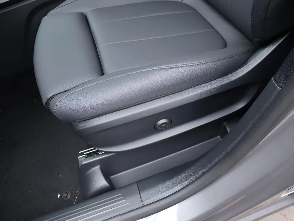 New 2026 Mountain Grey Metallic Mercedes-Benz GLB 250 image 27
