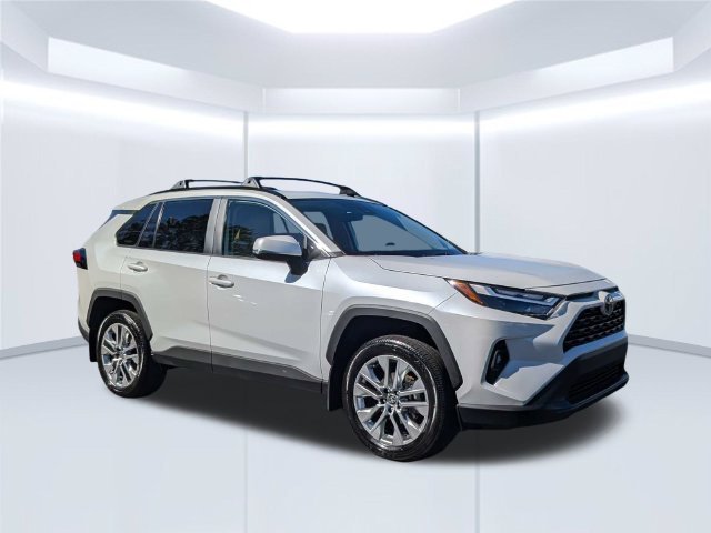Certified Used 2025 Beige Toyota XLE Premium image 4