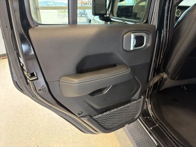 Used 2021 Black Jeep Unlimited Sahara image 40