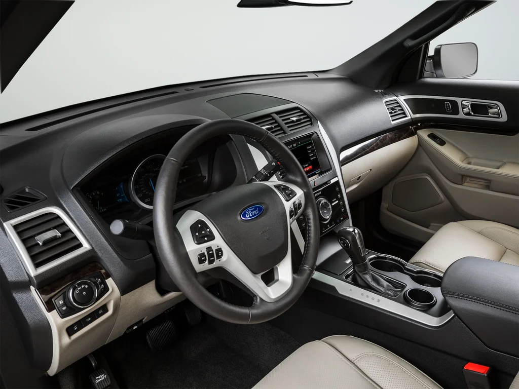 Used 2015 White Ford Limited image 44