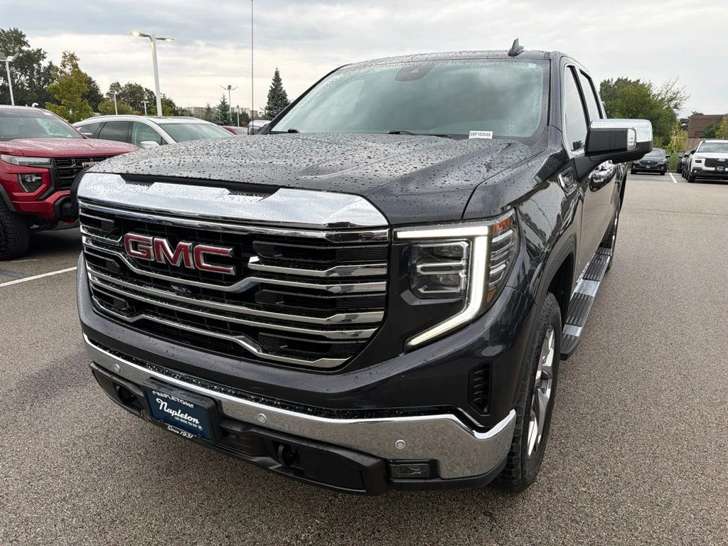 Used 2024 Silver GMC SLT image 2