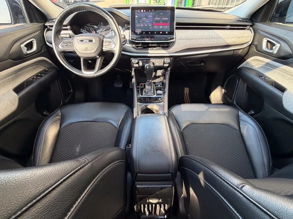 Used 2022 Black Jeep Latitude image 9