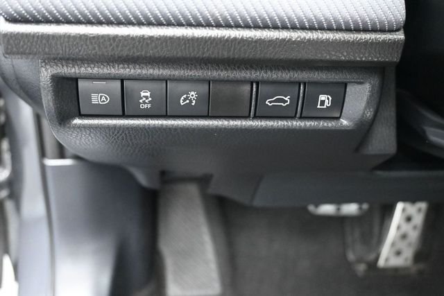 Used 2025  Toyota SE image 21