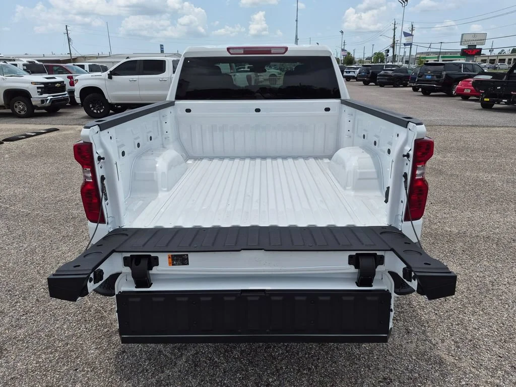 New 2026 Summit White Chevrolet Custom image 32