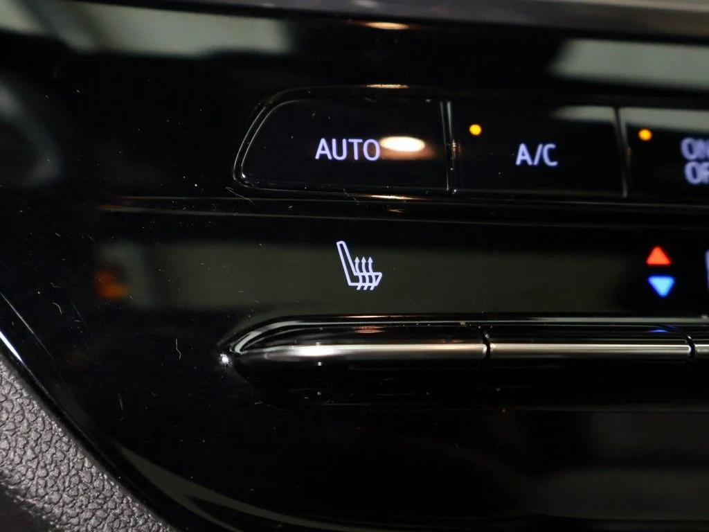 Used 2024 Black Buick Avenir image 48