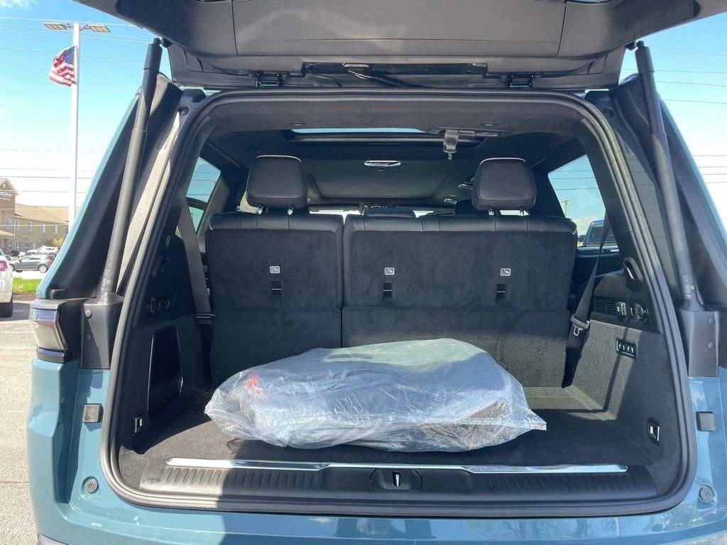 New 2026 Steel Blue Exterior Paint Jeep Summit Reserve image 36