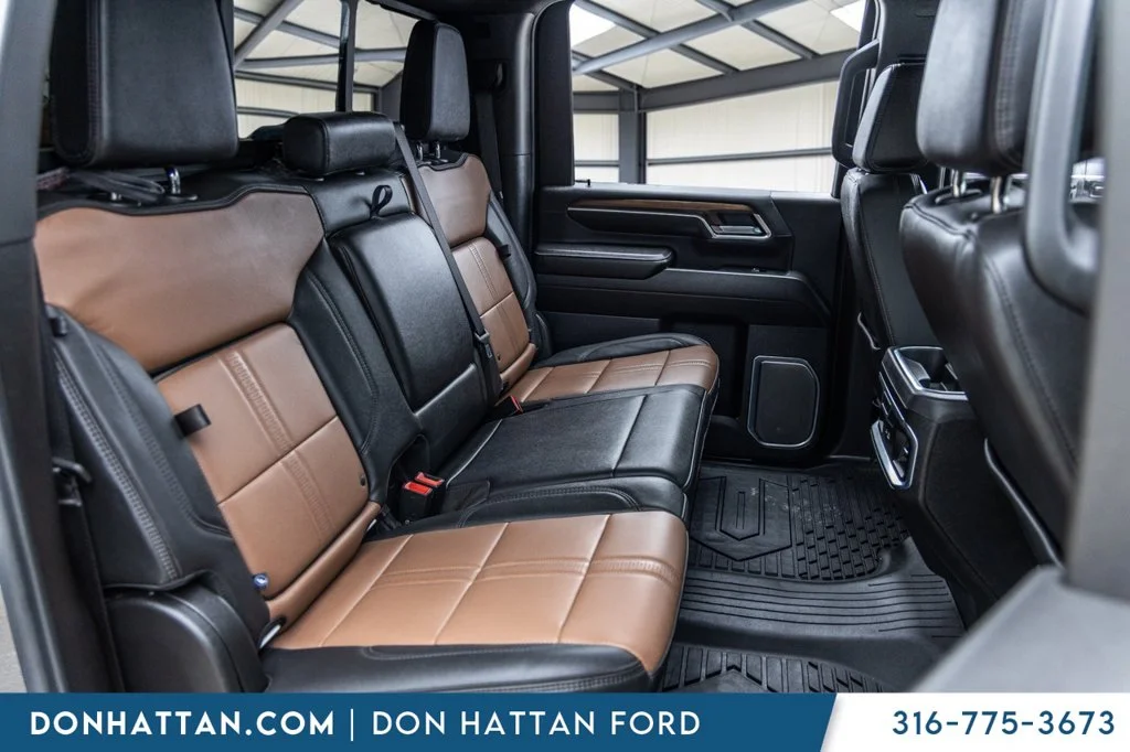 Used 2025 White Chevrolet High Country image 20