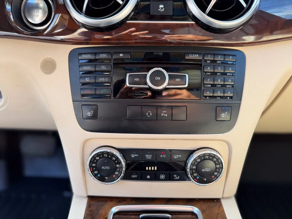 Used 2014 White Mercedes-Benz GLK 250 image 33