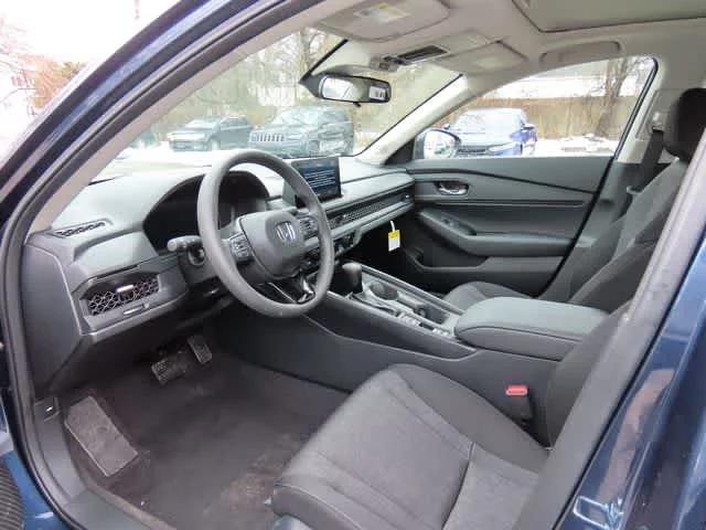 New 2026 Meteorite Gray Metallic Honda SE image 2