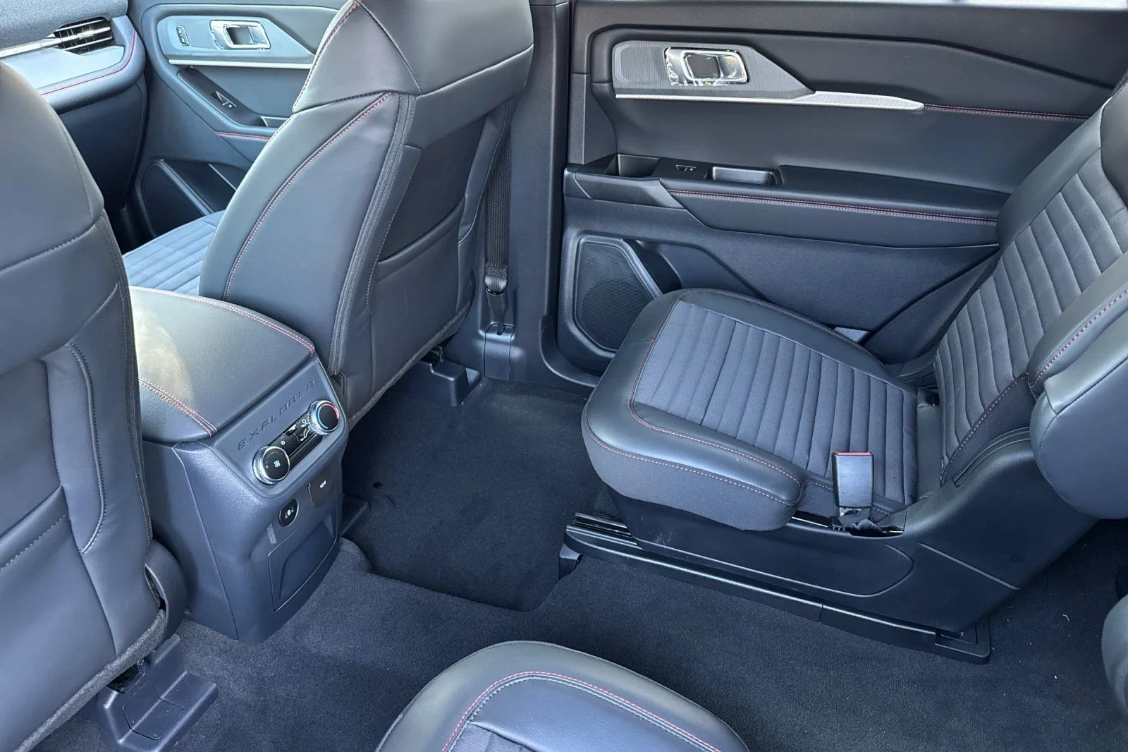 New 2026 Carbonized Gray Metallic Ford ST-Line image 13