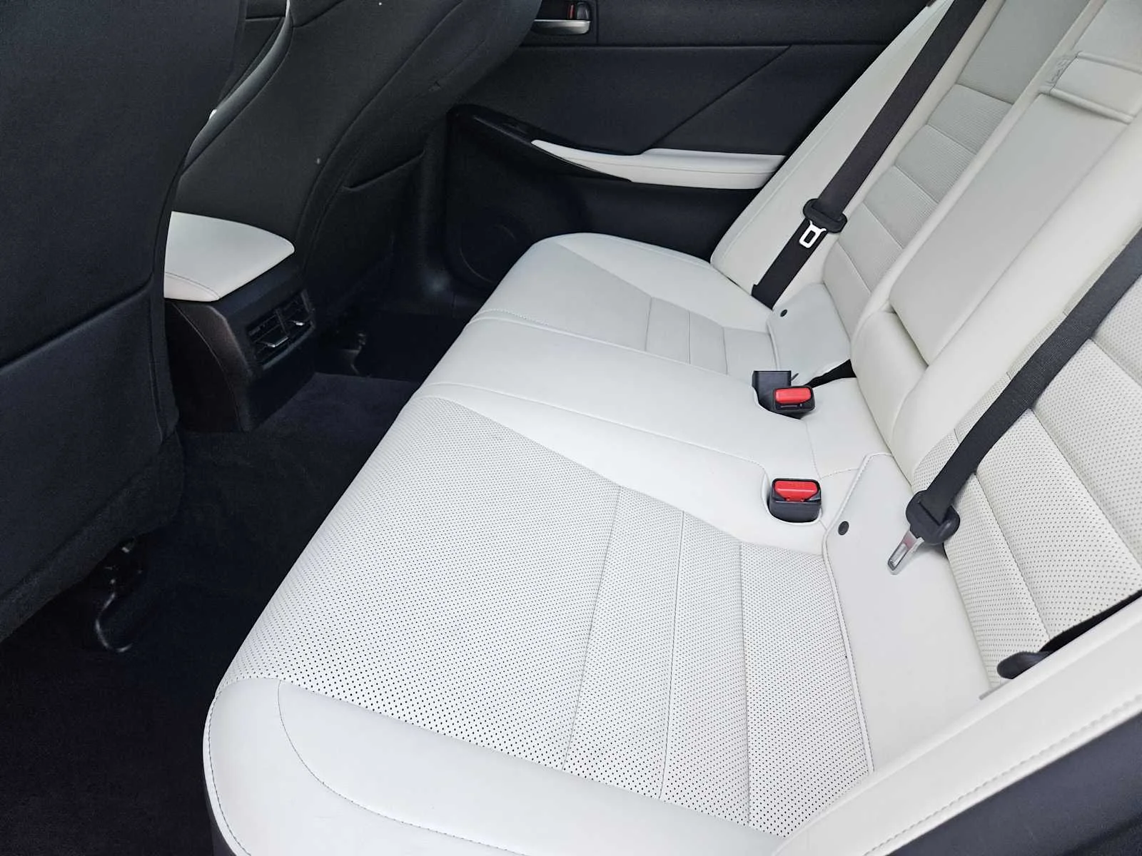 Used 2022 Ultra White Lexus F SPORT image 22