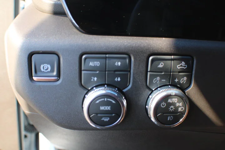 Certified Used 2026 Glacier White Tricoat GMC SLT image 9
