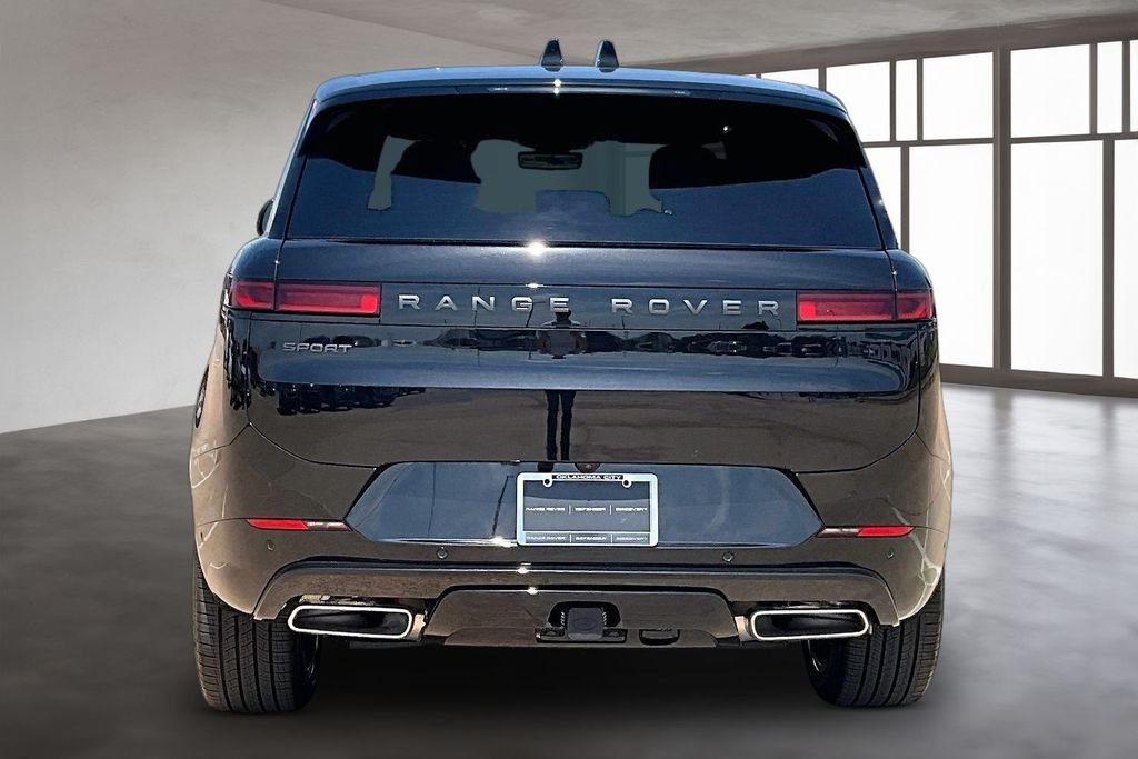 New 2026 Santorini Black Metallic Land Rover Dynamic SE image 4