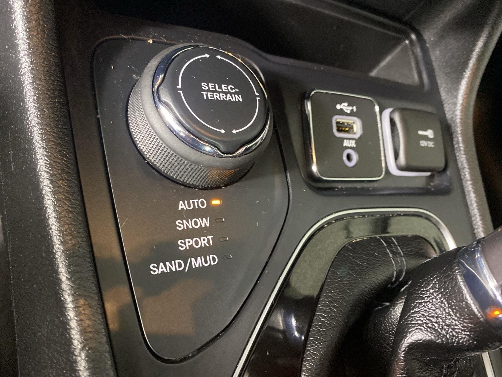 Used 2019 Sting-Gray Clearcoat Jeep Limited image 30