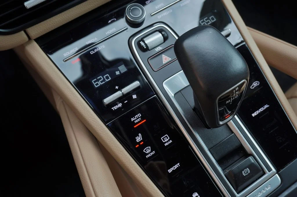 Used 2019 White Porsche Base image 22