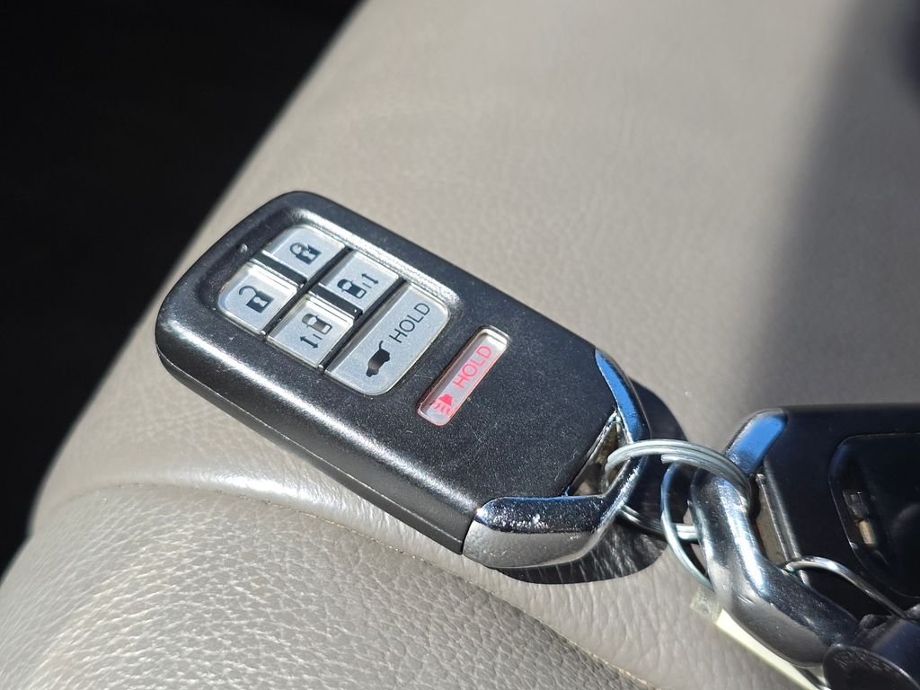 Used 2015  Honda Touring image 35