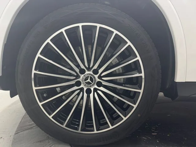 New 2026 MANUFAKTUR Moonlight Whit Mercedes-Benz GLC 300 image 9