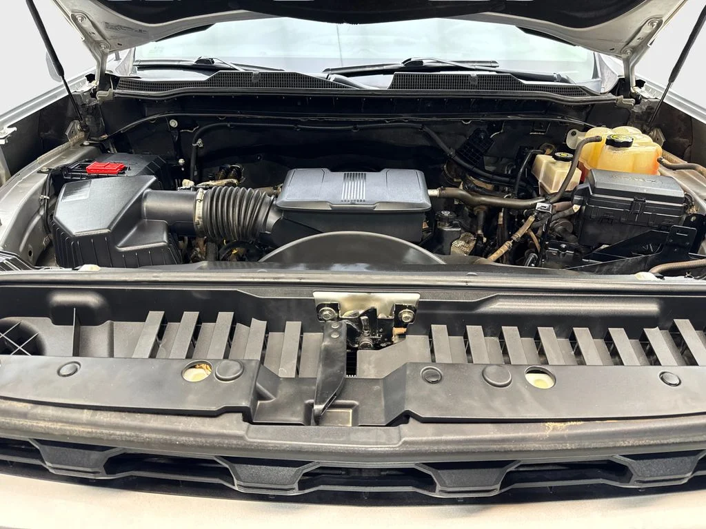 Used 2022 Silver Chevrolet Custom image 71