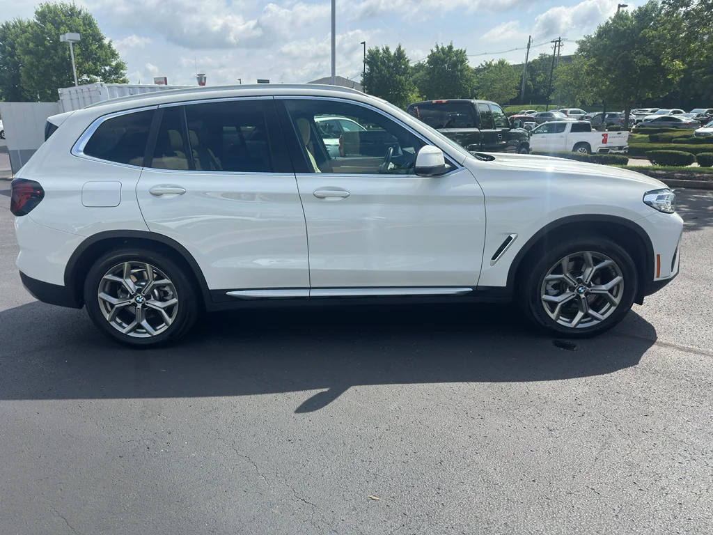 Used 2022 Alpine White BMW xDrive30i image 4
