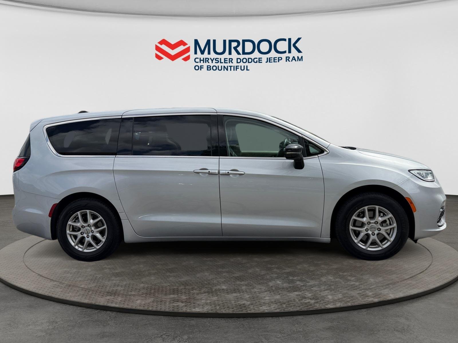 Used 2024 Silver Mist Clearcoat Chrysler Touring L image 6