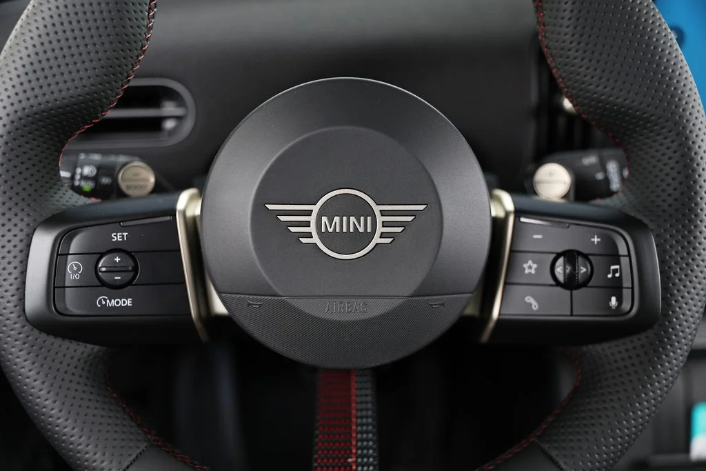New 2026 Midnight Black MINI Iconic image 31