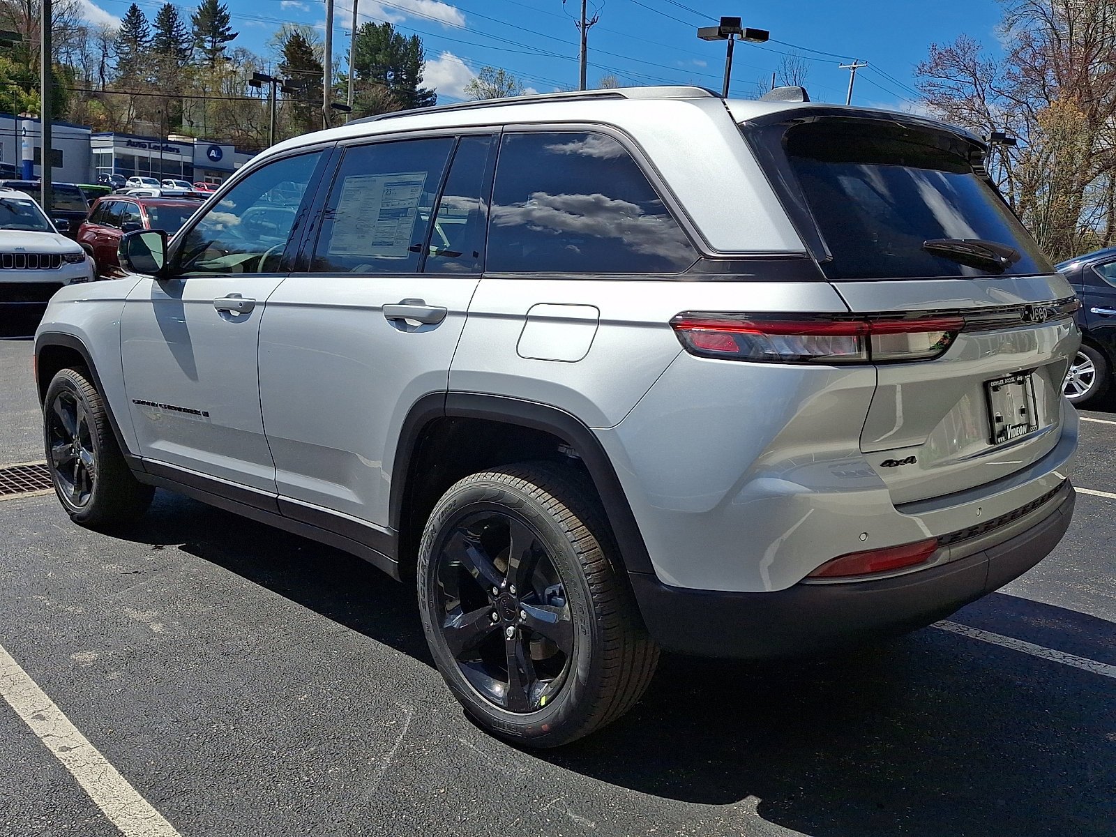 New 2026 Silver Zynith Exterior Paint Jeep Limited image 4