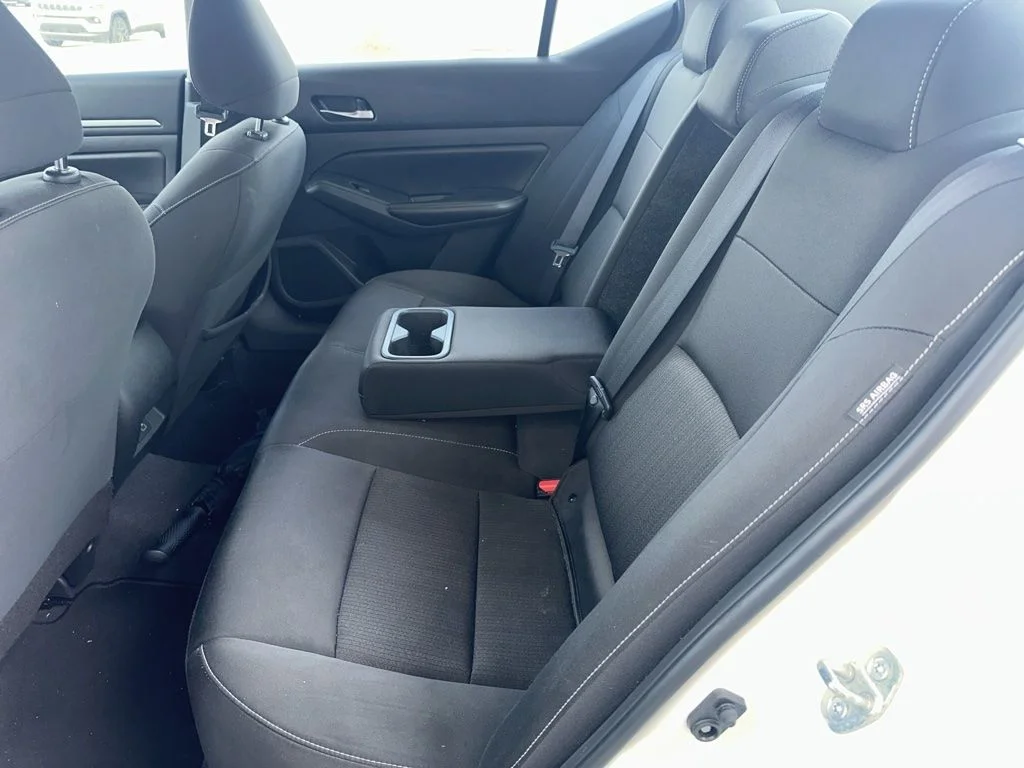 Used 2022 White Nissan 2.5 SV image 3