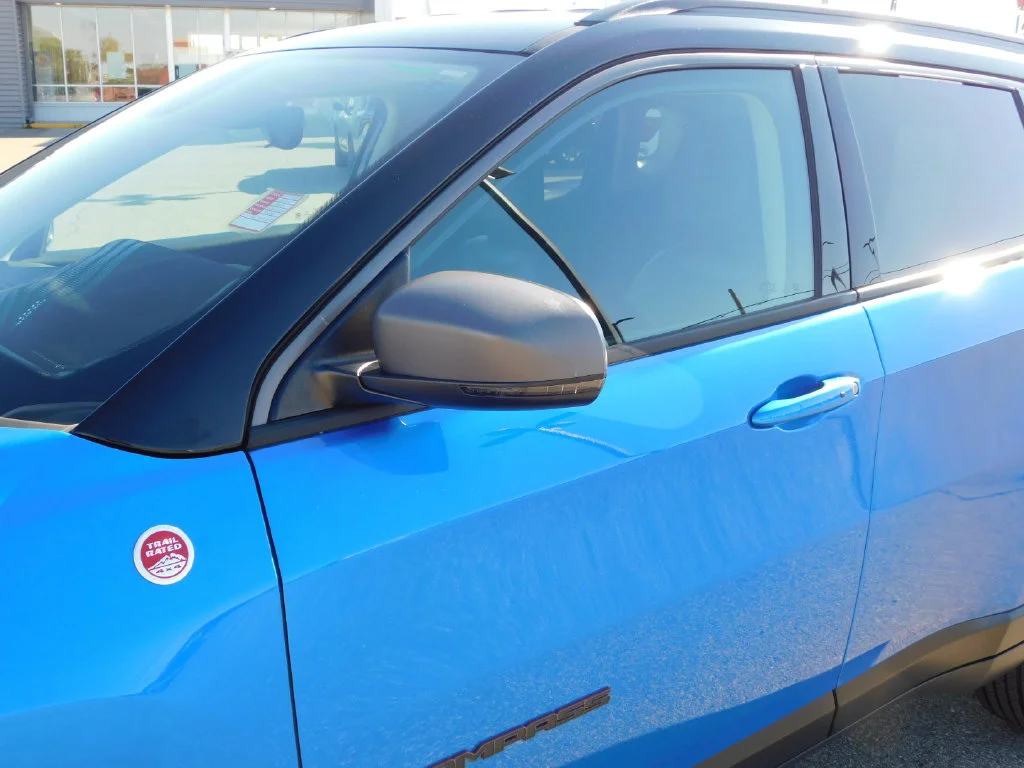 Used 2018 Blue Jeep Trailhawk image 11
