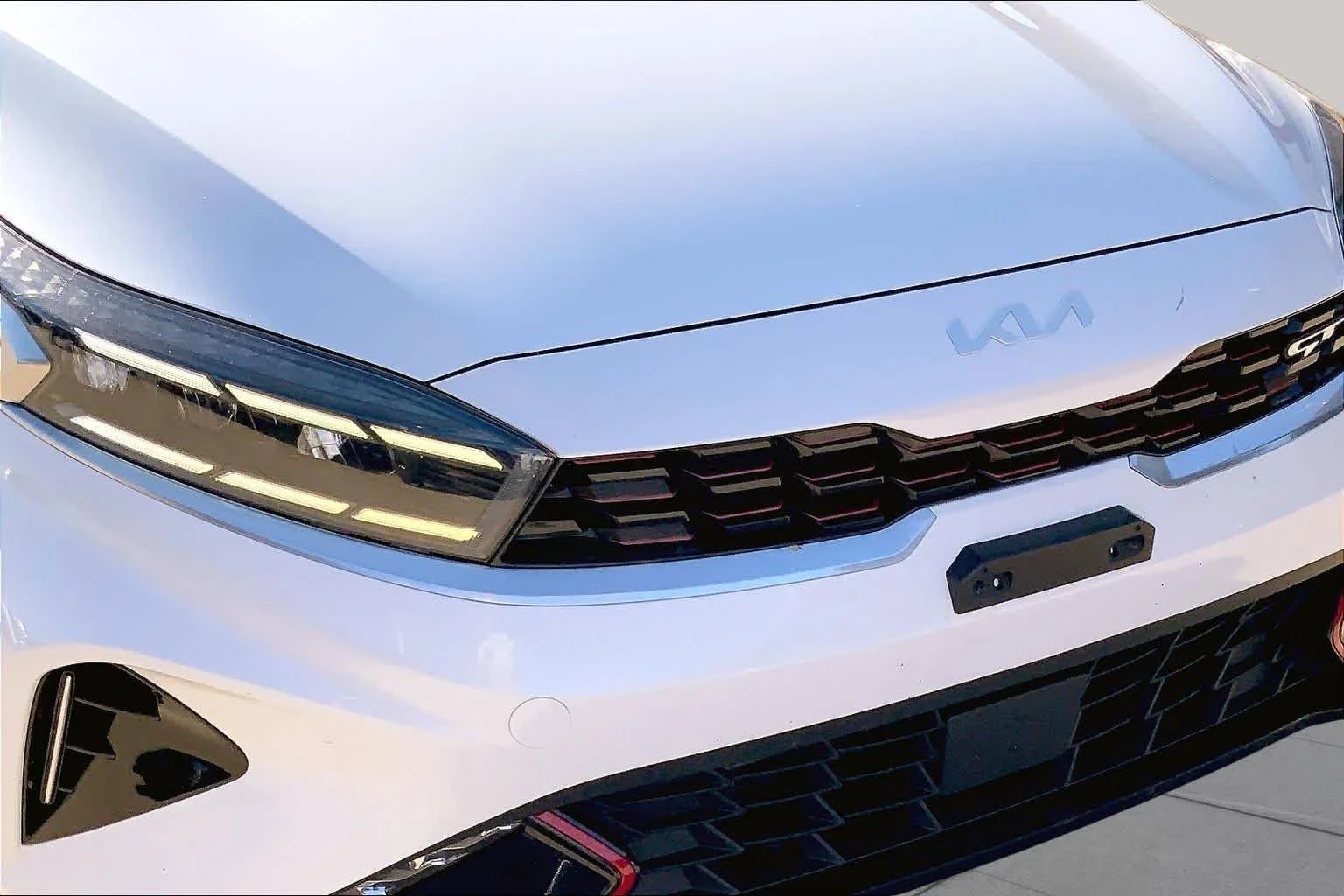 Used 2022 Snow White Pearl Kia GT image 28