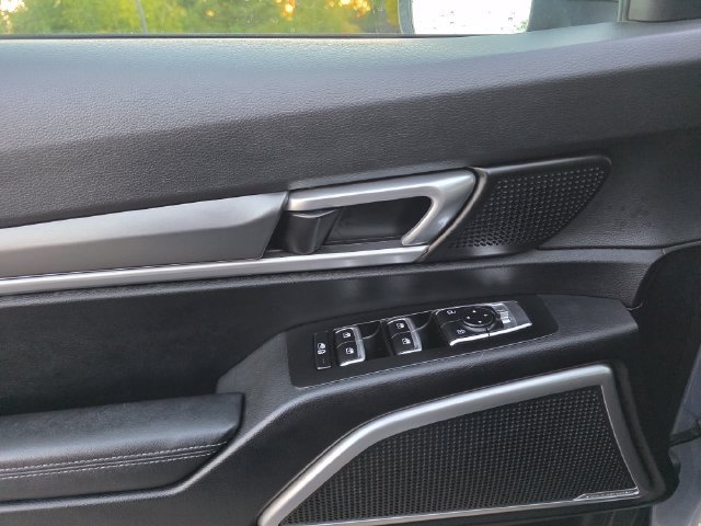 Used 2022 Silver Kia S image 28
