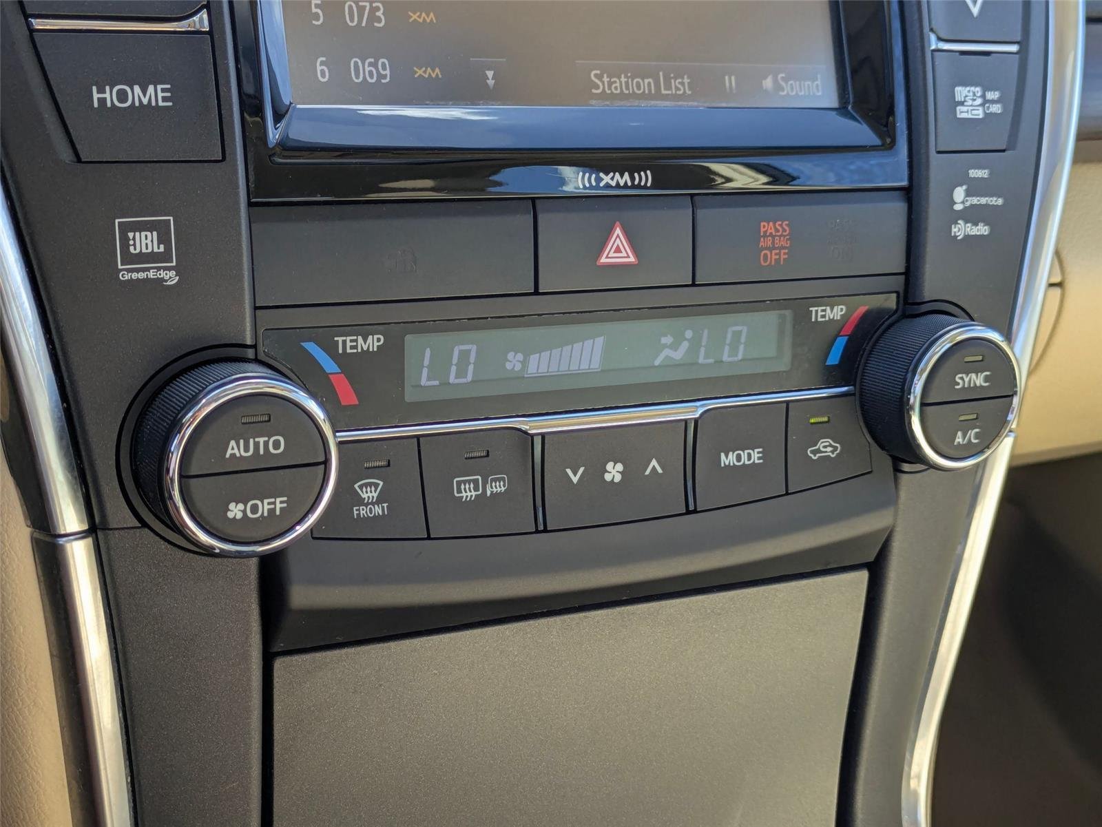Used 2017 Creme Brulee Mica Toyota XLE image 22