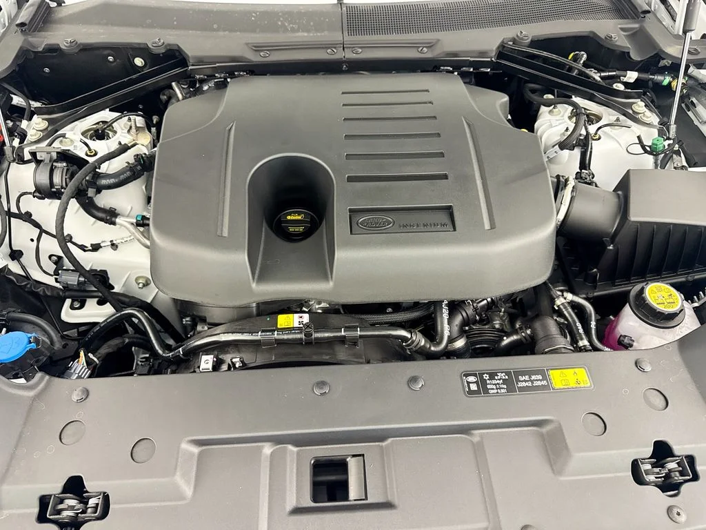 New 2026 Fuji White Land Rover X-Dynamic SE image 30