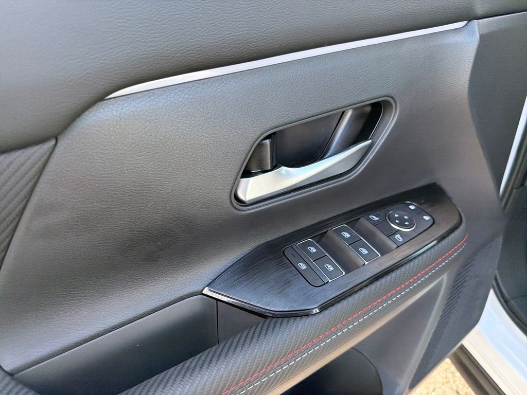 New 2026 Nissan Kicks SR 4D Sport Utility