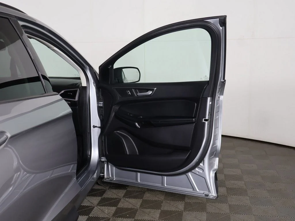 Used 2022 Silver Ford SE image 17