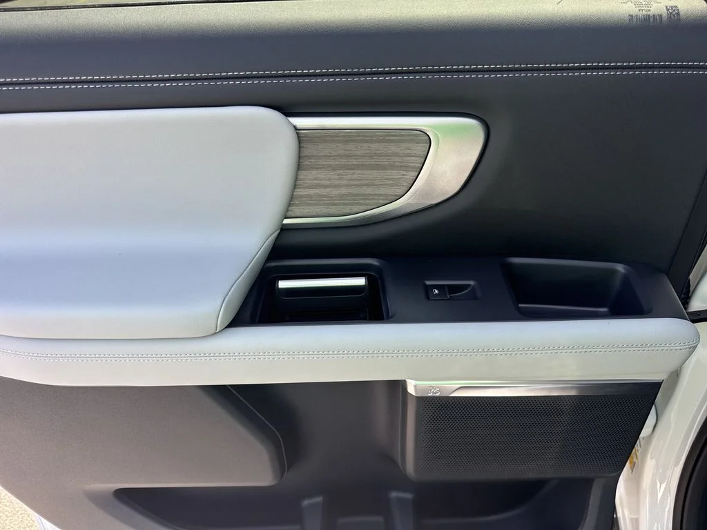 New 2027 White Ford Platinum image 22