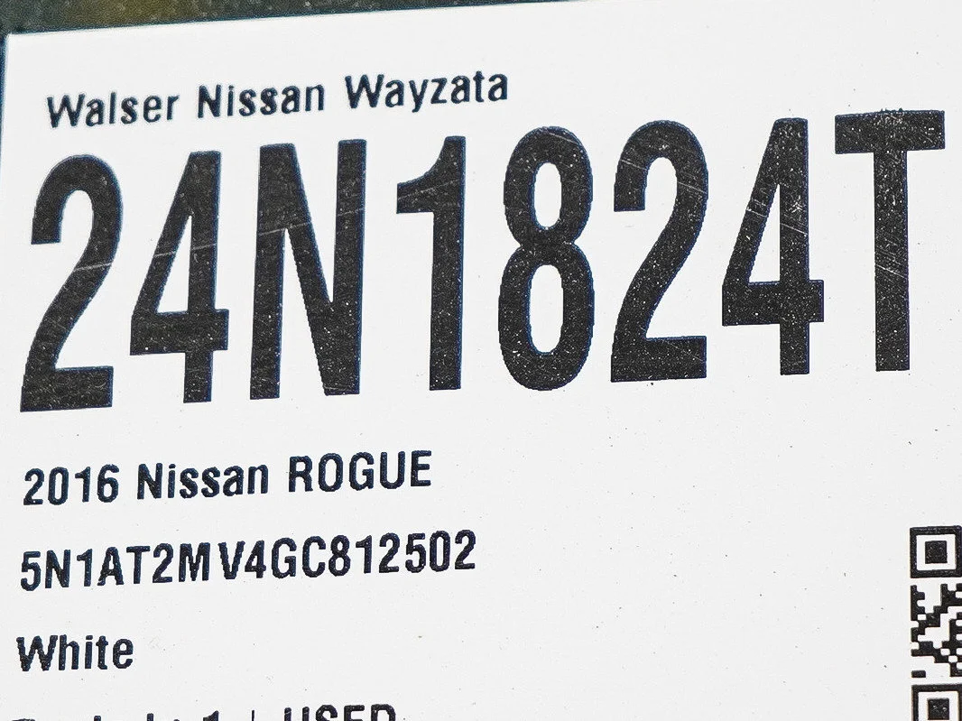 Used 2016 Pearl White Nissan SL image 25