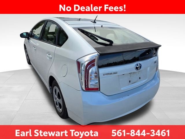 Used 2013 White Toyota Three image 5