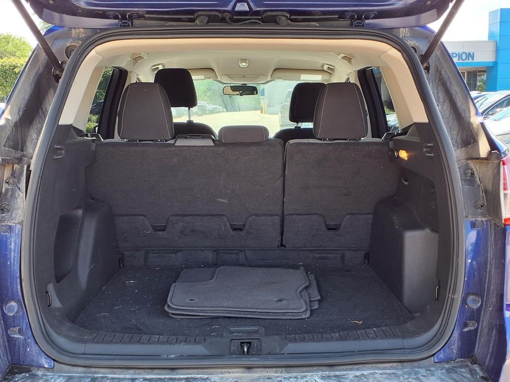 Used 2014 Blue Ford SE image 8