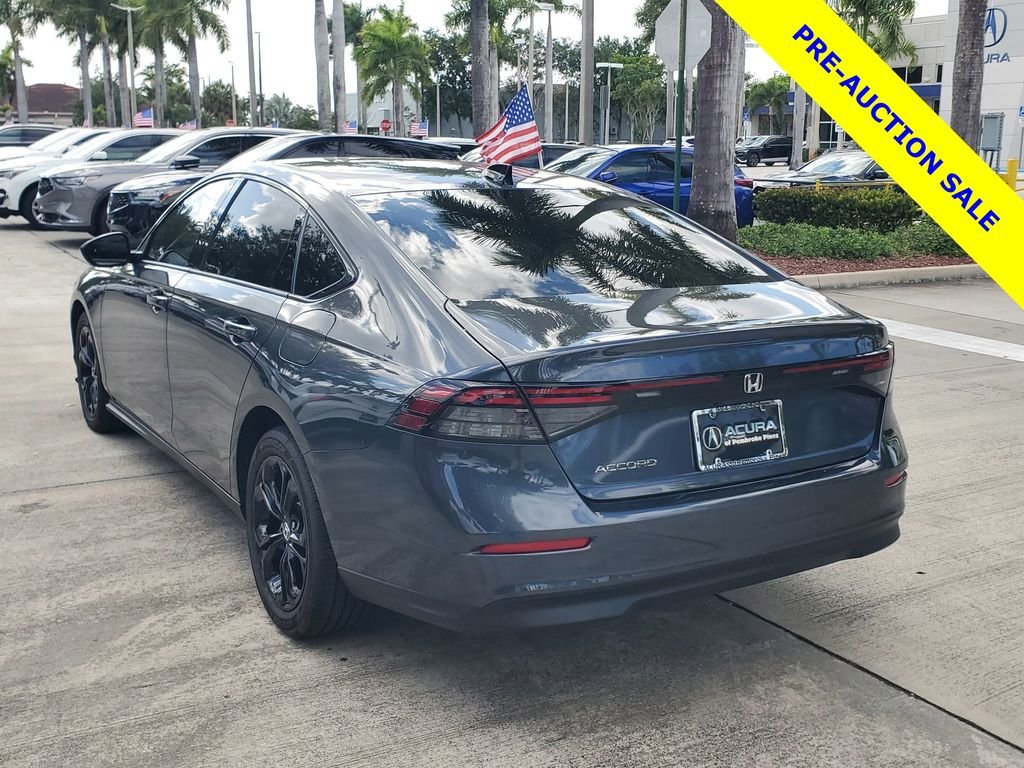 Used 2025 Gray Honda SE image 5